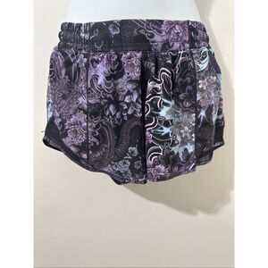 Lululemon Hotty Hot Short II *Long 4" Size 4. A817